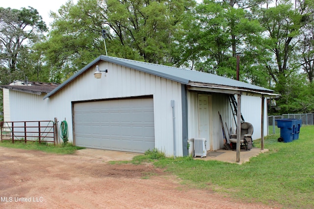 19901 Otis Cooper Rd, Moss Point, MS 39562 - detached garage with fence