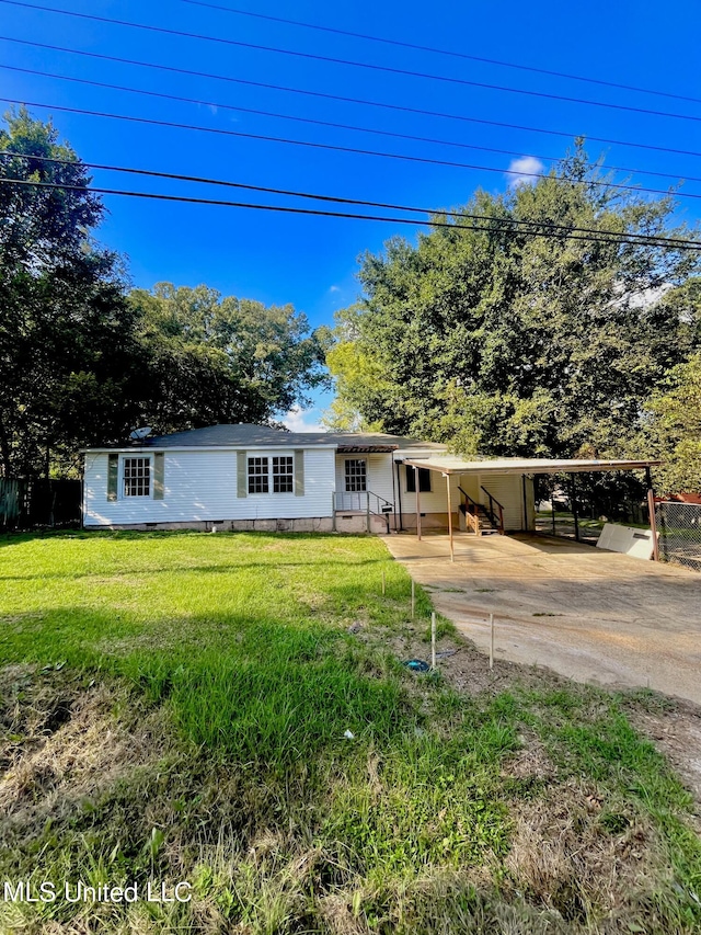 view of front facade featuring a front yard and a carport