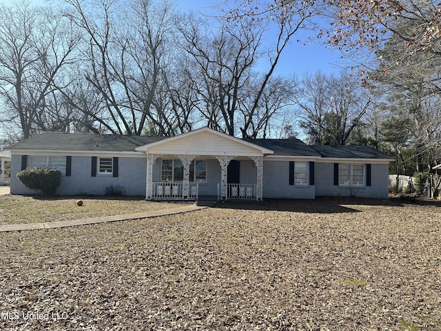 1420 S 9th Ave, Columbus, MS 39701 - single story home featuring a porch and brick siding