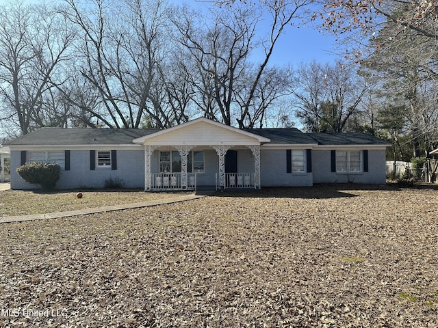1420 S 9th Ave, Columbus, MS 39701 - ranch-style house with a porch and brick siding