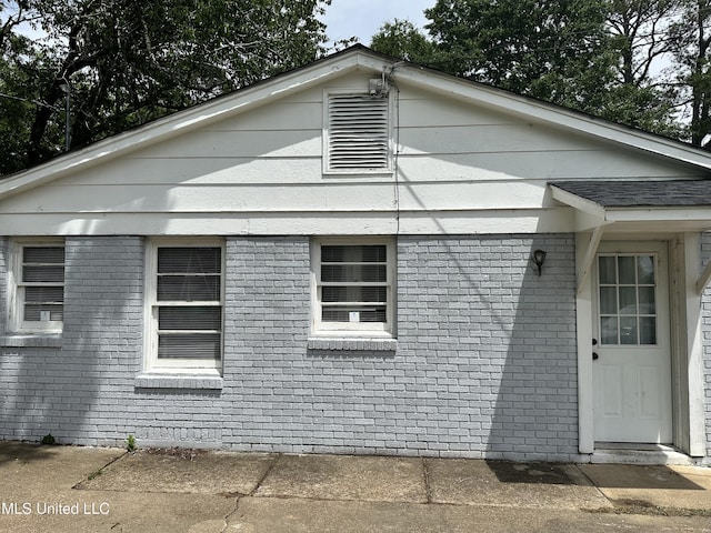 1420 S 9th Ave, Columbus, MS 39701 - view of side of home with brick siding