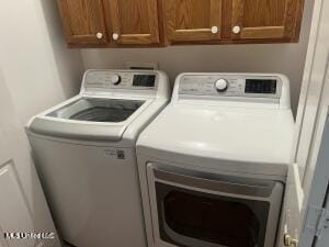 laundry room with cabinet space and washing machine and clothes dryer