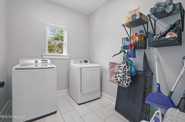 13240 Wolf River Rd, Gulfport, MS 39503 - laundry area with washing machine and clothes dryer, baseboards, and laundry area