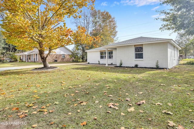 view of front of house featuring a front yard