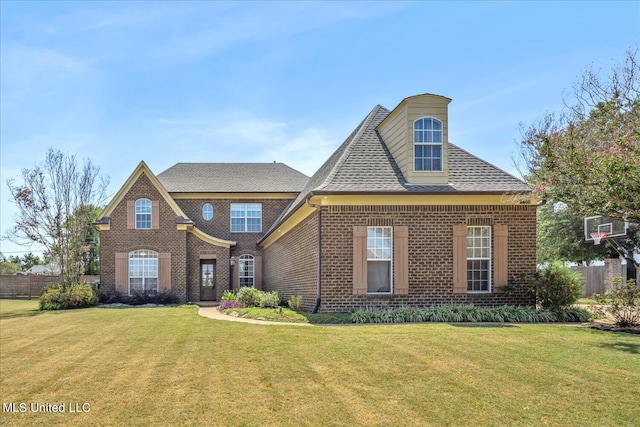 view of front of home featuring a front lawn