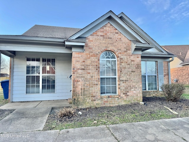 9193 S Kaitlyn Dr, Walls, MS 38680 - view of front of house featuring brick siding
