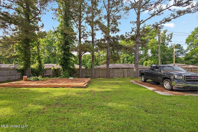 791 Leach St, Yazoo City, MS 39194 - view of yard featuring a deck
