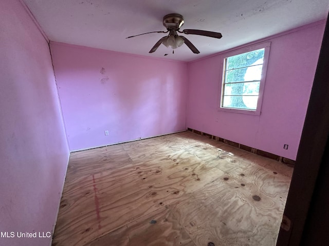 empty room with ceiling fan