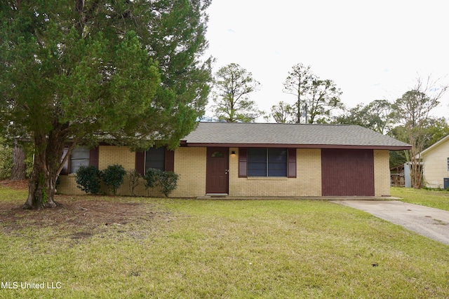 ranch-style house featuring a front lawn