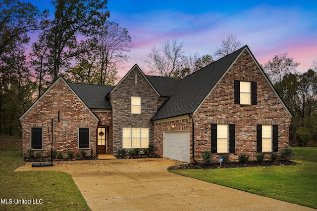 view of front of house featuring a yard and a garage