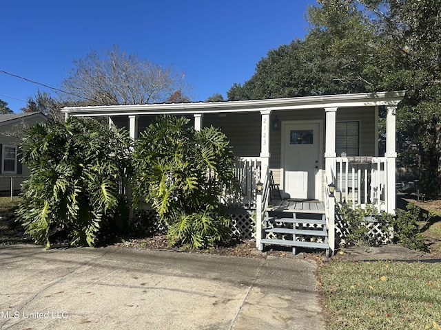 view of front of house featuring a porch