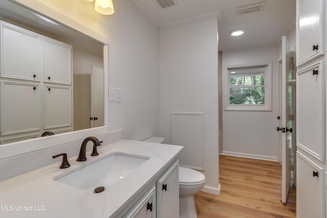 551 Holly Bush Rd, Brandon, MS 39047 - bathroom featuring toilet, wood finished floors, vanity, crown molding, and baseboards