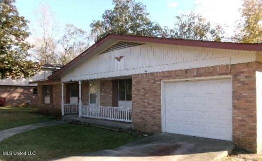 view of front of property with a porch