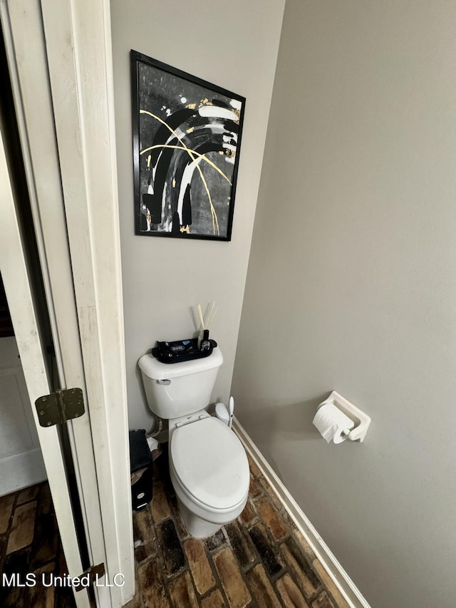 4896 Park N Dr, Olive Branch, MS 38654 - bathroom with toilet and baseboards
