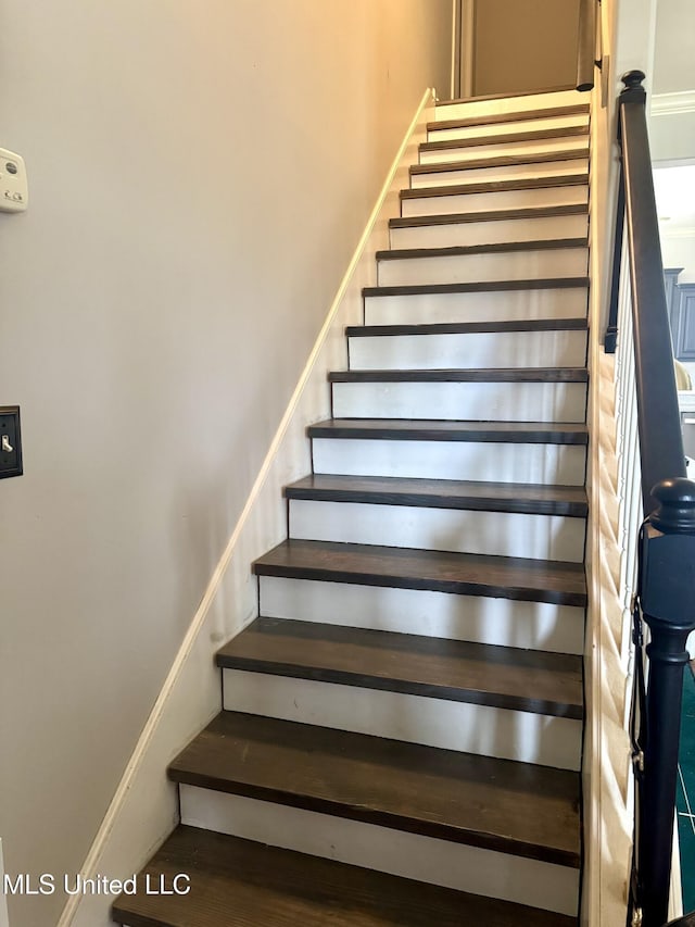 4896 Park N Dr, Olive Branch, MS 38654 - view of staircase
