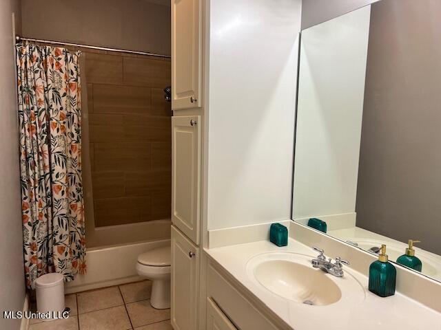 full bathroom with toilet, vanity, tile patterned floors, and shower / bathtub combination with curtain