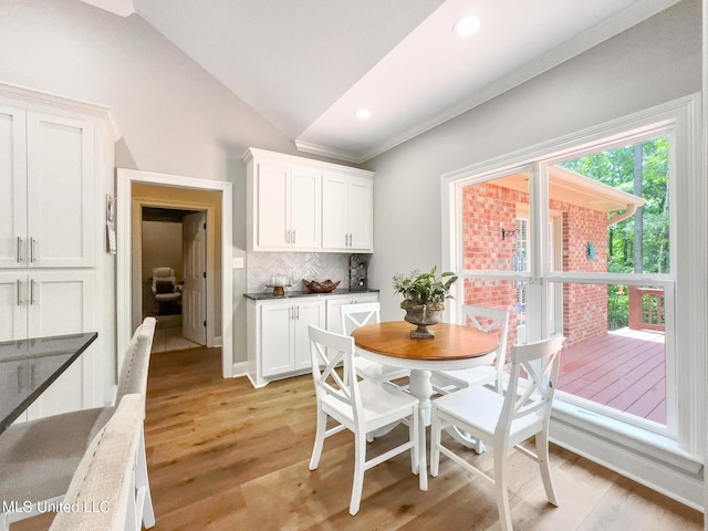 66 Auburn Pl, Hattiesburg, MS 39402 - dining area featuring vaulted ceiling, light wood-style floors, recessed lighting, and ornamental molding