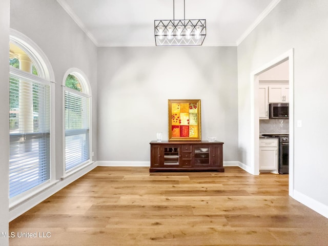 66 Auburn Pl, Hattiesburg, MS 39402 - interior space featuring crown molding, light wood-style flooring, baseboards, and a towering ceiling