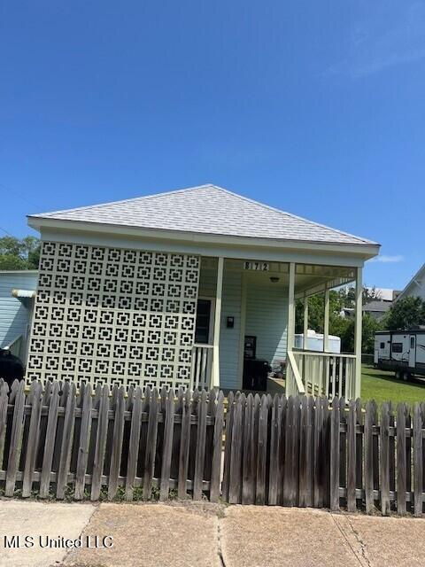 128 Thomas St, Biloxi, MS 39530 - view of front of property with covered porch and a shingled roof