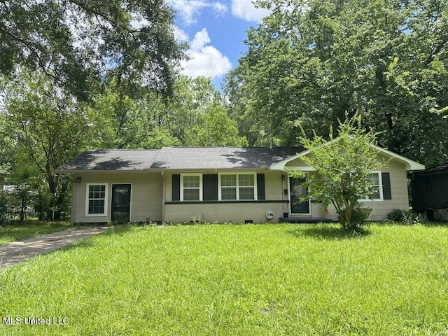 5448 Crepe Myrtle Dr, Jackson, MS 39206 - view of front facade featuring a front yard