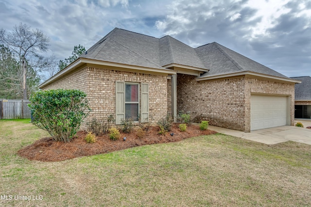 view of front of house featuring a garage and a front yard