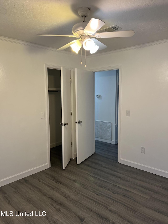 unfurnished bedroom featuring ceiling fan, dark hardwood / wood-style floors, and ornamental molding