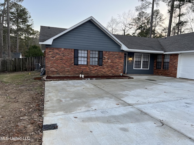 view of front facade featuring cooling unit and a garage