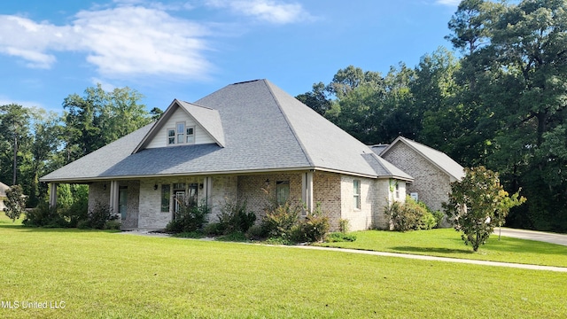 view of front of home with a front lawn