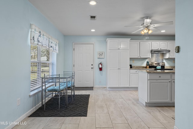 kitchen featuring stainless steel electric range oven, visible vents, a ceiling fan, white cabinets, and under cabinet range hood