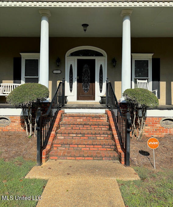 property entrance featuring covered porch