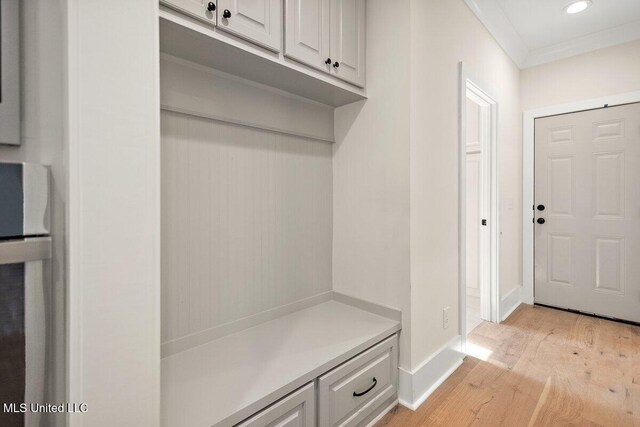 mudroom with light wood-type flooring, baseboards, ornamental molding, and recessed lighting