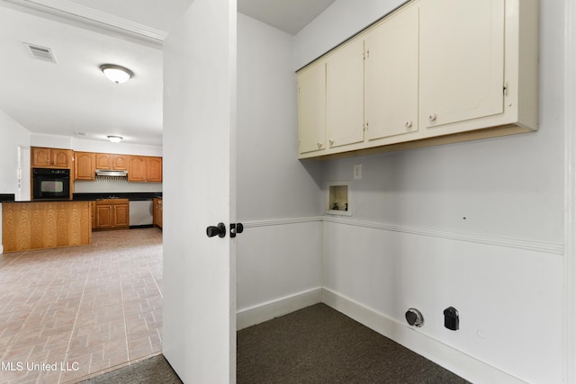 laundry room with visible vents, brick patterned floor, baseboards, hookup for a washing machine, and cabinet space