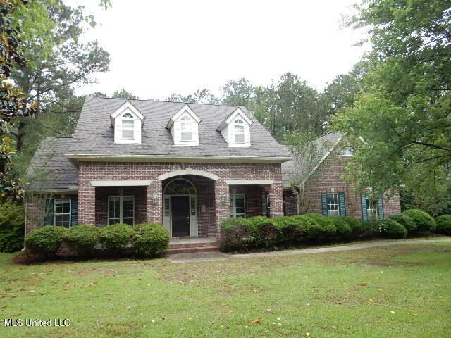 8 Auburn Ln, Hattiesburg, MS 39401 - new england style home featuring brick siding and a front lawn