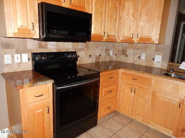 8 Auburn Ln, Hattiesburg, MS 39401 - kitchen featuring black appliances, light tile patterned floors, and tasteful backsplash