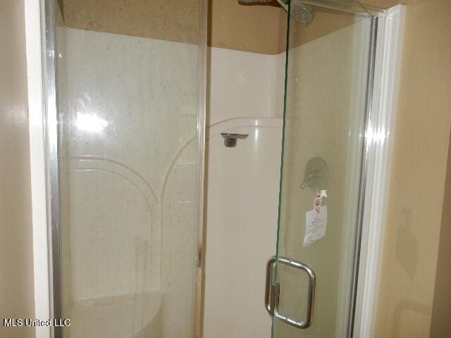 8 Auburn Ln, Hattiesburg, MS 39401 - bathroom with a shower stall