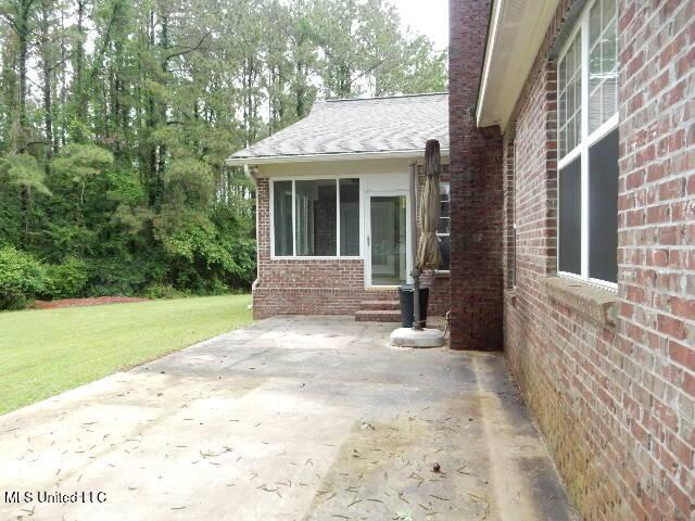 8 Auburn Ln, Hattiesburg, MS 39401 - view of patio / terrace