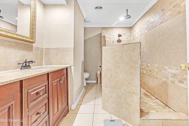 231 Hickory Ln, Batesville, MS 38606 - full bath featuring a walk in shower, toilet, vanity, crown molding, and tile walls