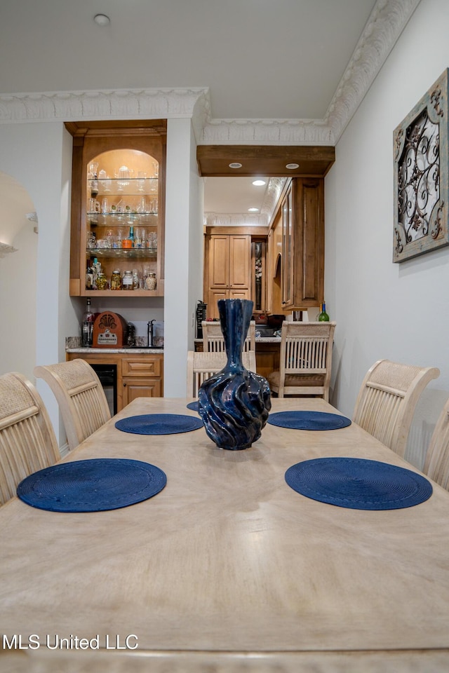 dining area with indoor bar