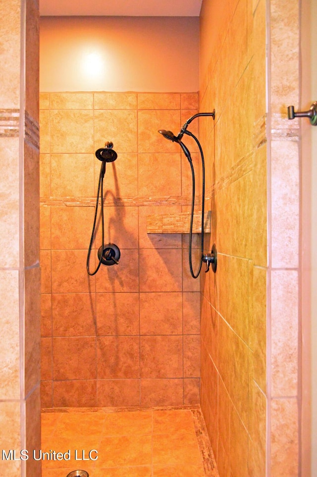 1088 S Red Banks Rd, Byhalia, MS 38611 - full bathroom featuring a tile shower