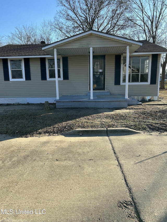 manufactured / mobile home featuring covered porch