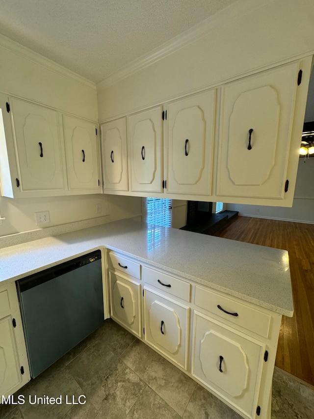 kitchen featuring kitchen peninsula, a textured ceiling, light wood-type flooring, dishwasher, and crown molding