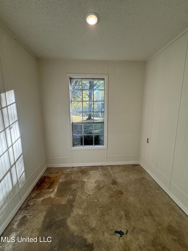 empty room featuring a textured ceiling