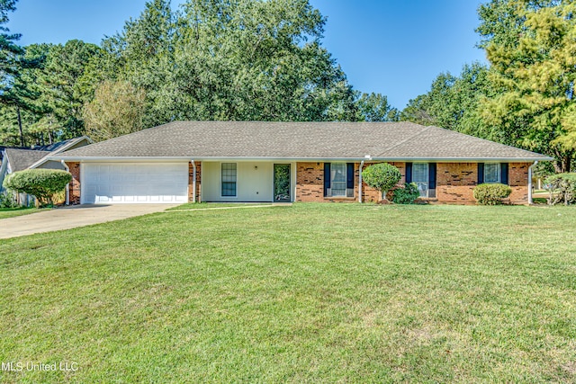 118 Bellegrove Blvd, Brandon, MS 39047 - single story home with a shingled roof, an attached garage, brick siding, a front yard, and driveway