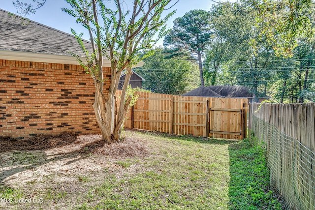 118 Bellegrove Blvd, Brandon, MS 39047 - view of yard with a fenced backyard and a gate