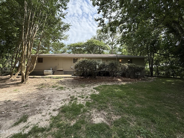 1632 Winchester St, Jackson, MS 39211 - rear view of house featuring a yard