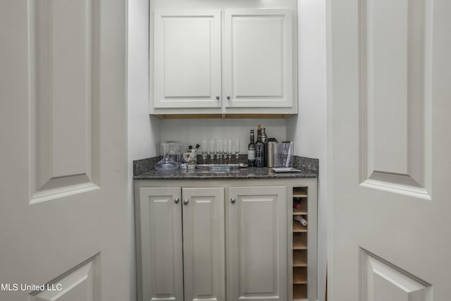 2629 Park View Dr, Biloxi, MS 39531 - view of indoor dry bar