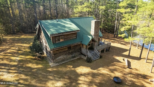 view of front of house featuring a wooden deck