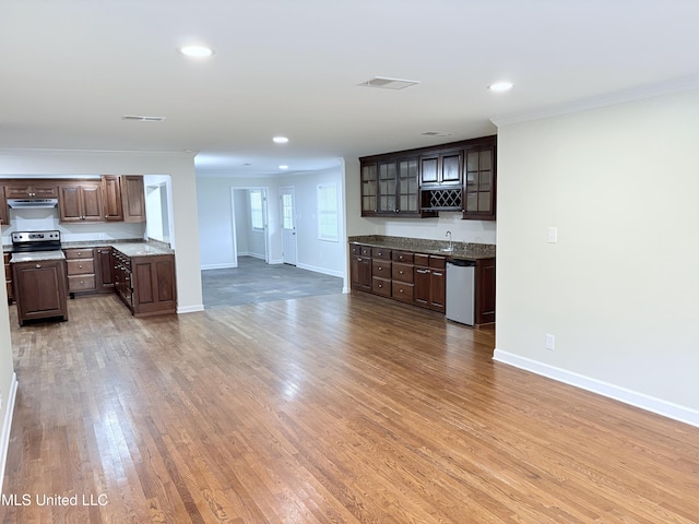 kitchen with crown molding, baseboards, open floor plan, light wood-type flooring, and stainless steel dishwasher