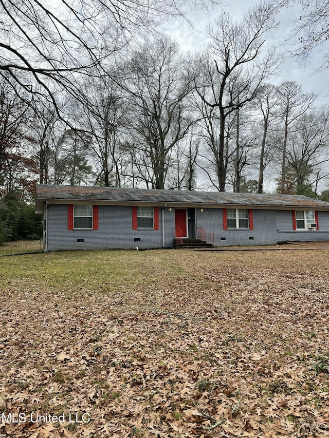 ranch-style house featuring crawl space, brick siding, and a front yard