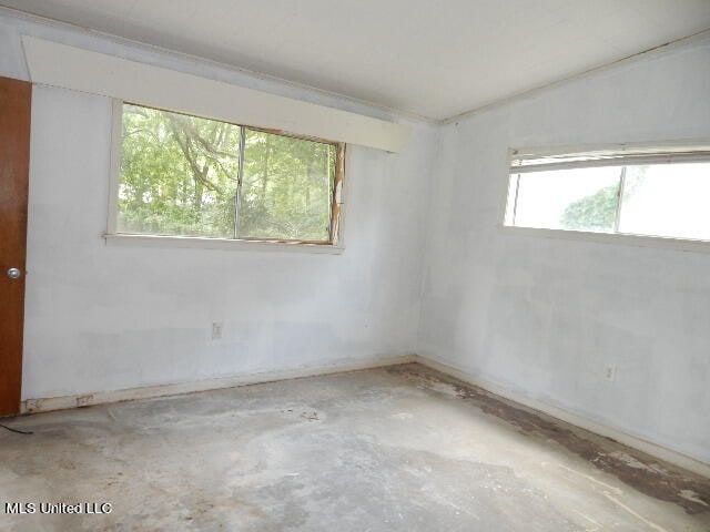 spare room featuring concrete flooring